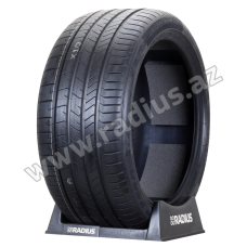 Pzero Luxury Saloon 285/35 R20